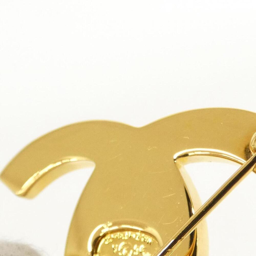 CHANEL Gold Brooch - Picture 3 of 4
